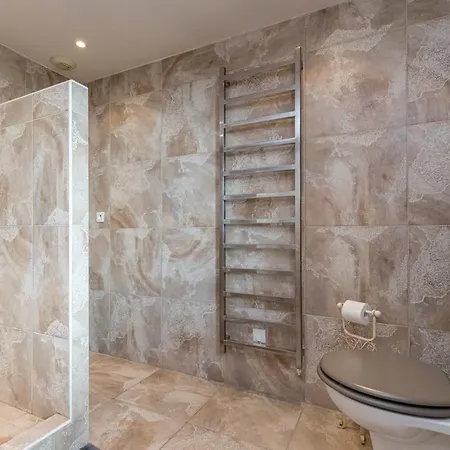 Sleeps 10 Pool Air Con Wifi *