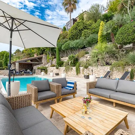 Sleeps 10 Pool Air Con Wifi * Èze