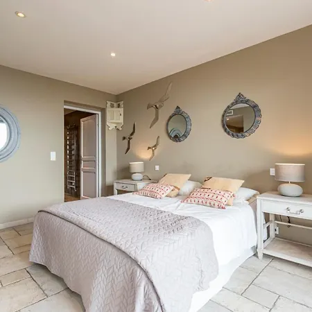 Sleeps 10 Pool Air Con Wifi