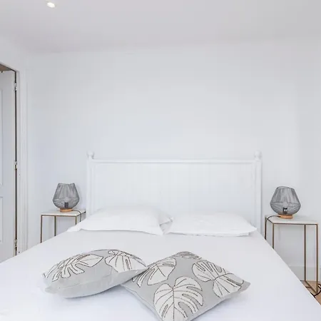 Sleeps 10 Pool Air Con Wifi Èze